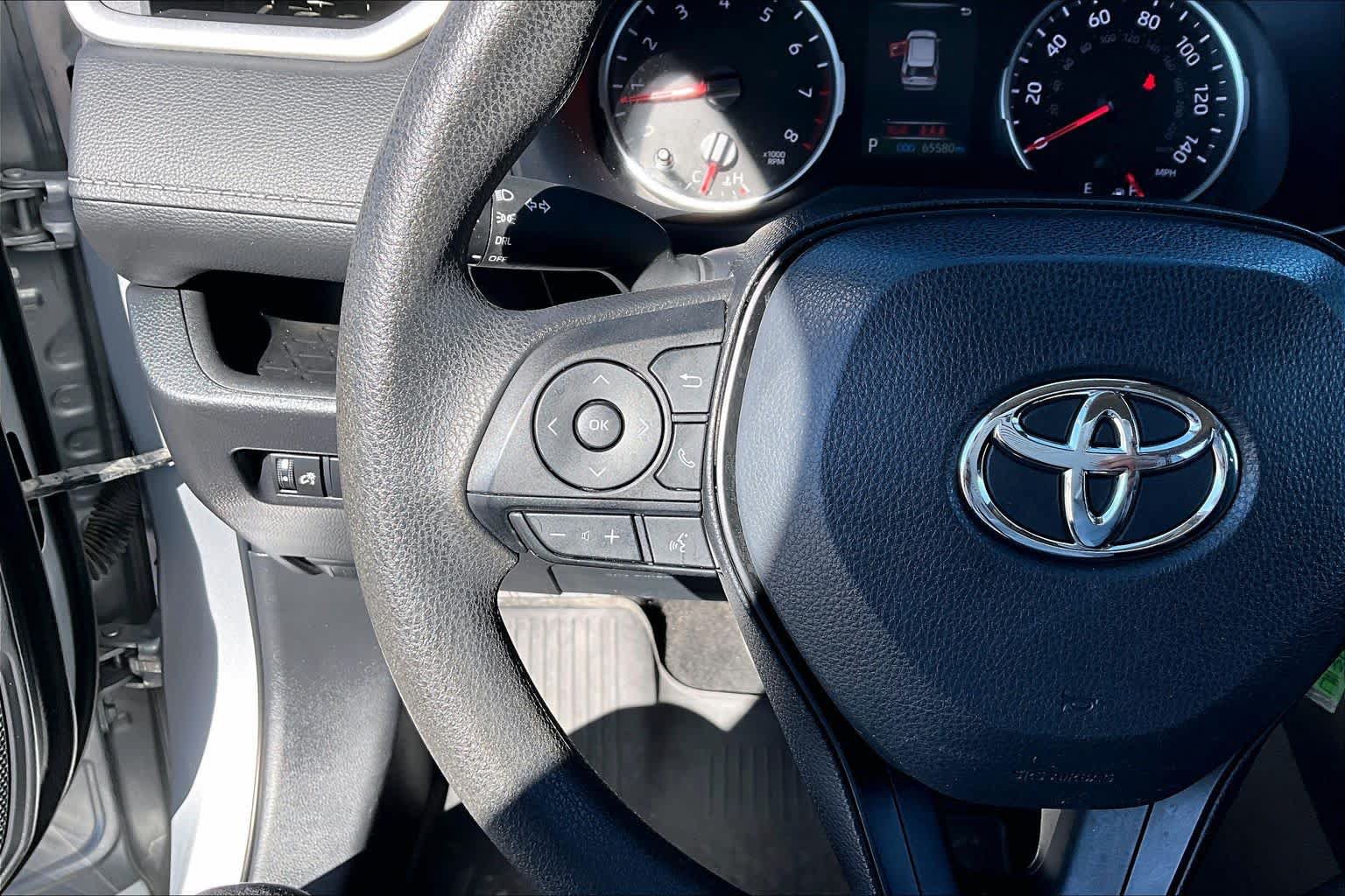 Used 2022 Toyota RAV4 LE AWD/4WD image 24