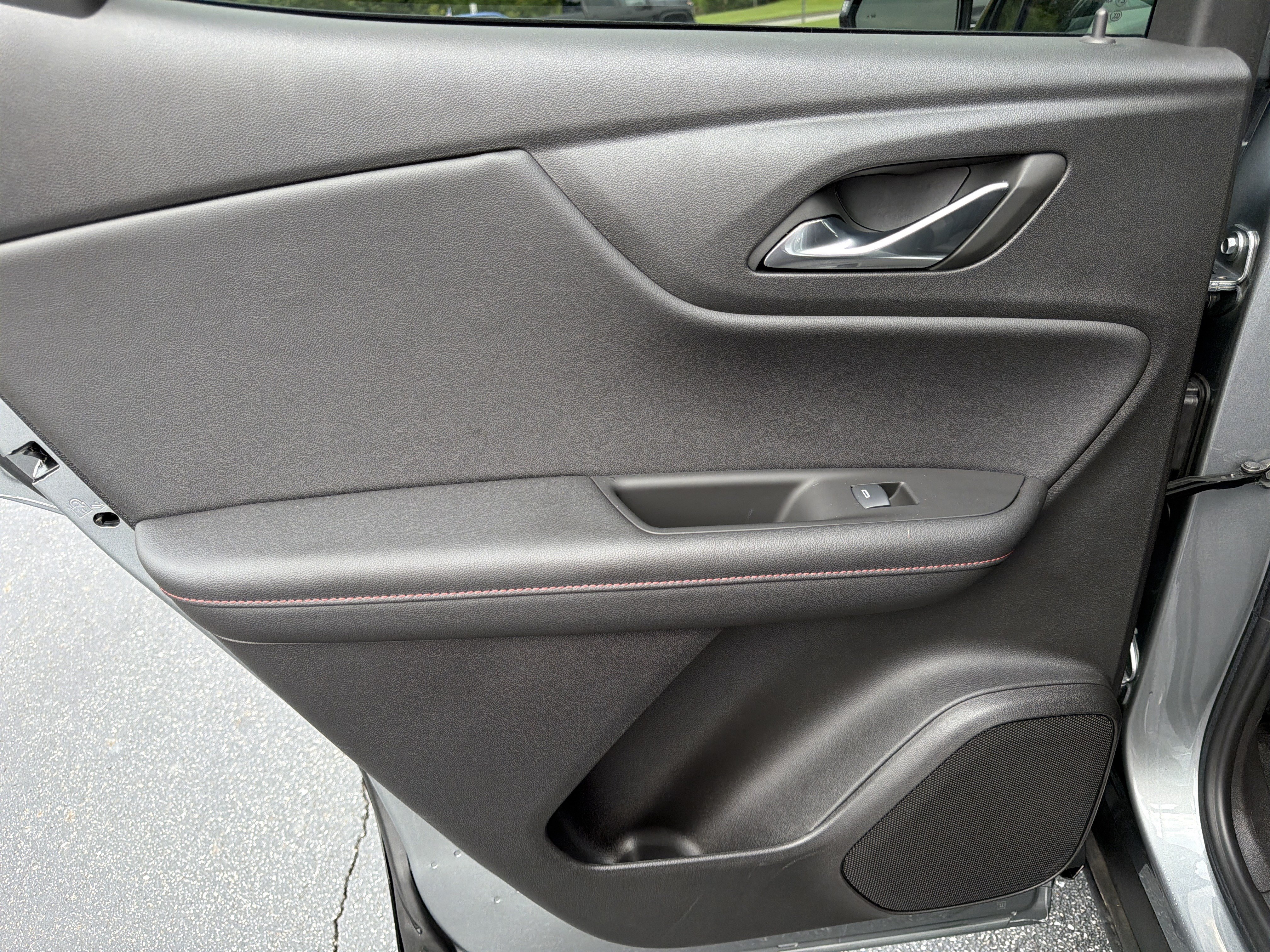 Used 2025 Chevrolet Blazer RS FWD image 3