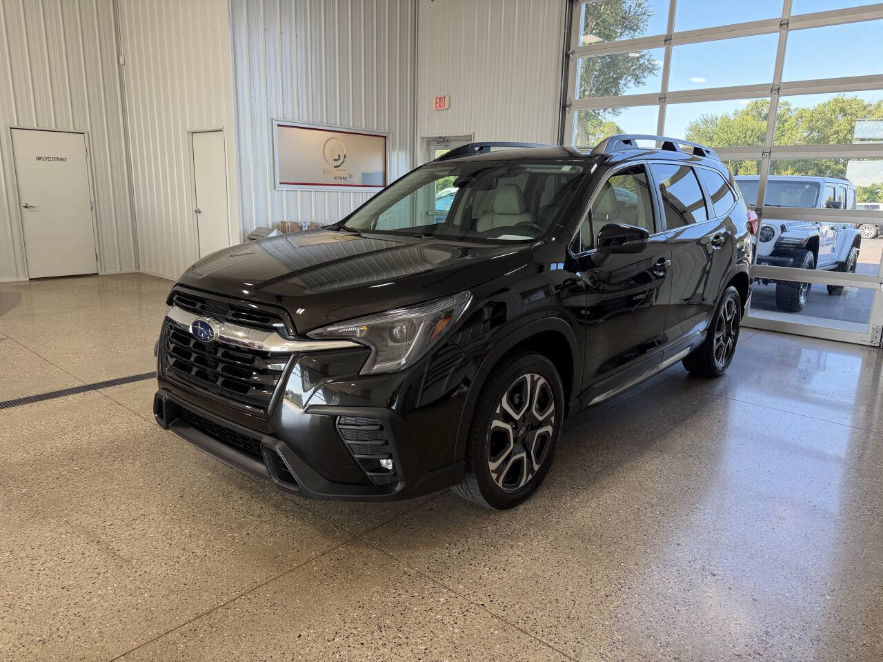 Used 2023 Subaru Ascent Limited AWD/4WD image 2