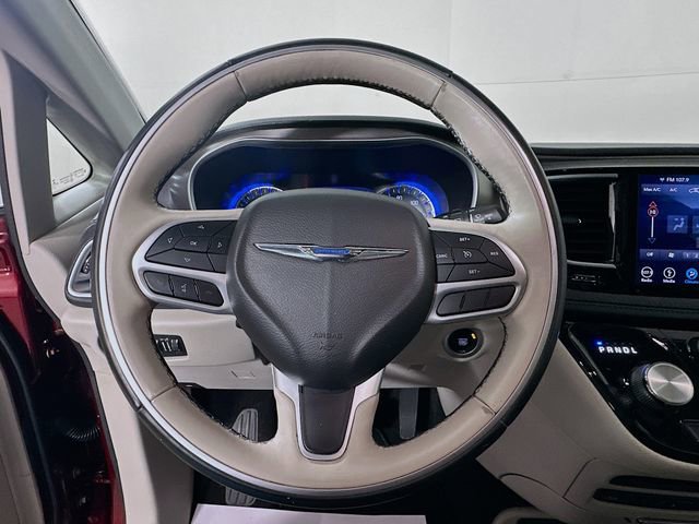 Used 2018 Chrysler Pacifica Limited w/ Tire & Wheel Group image 12
