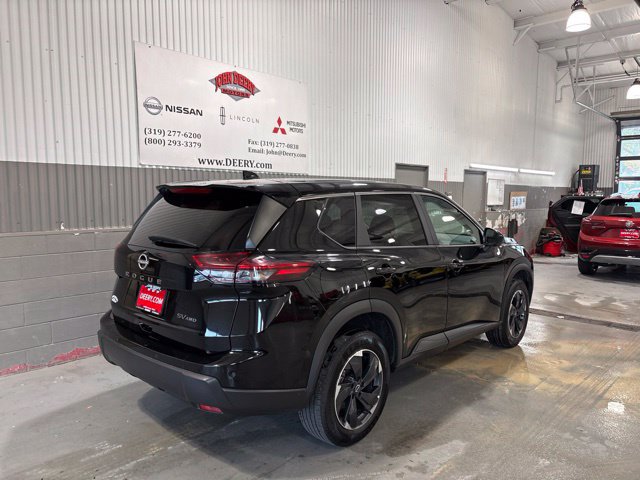 Used 2024 Nissan Rogue SV AWD/4WD image 3