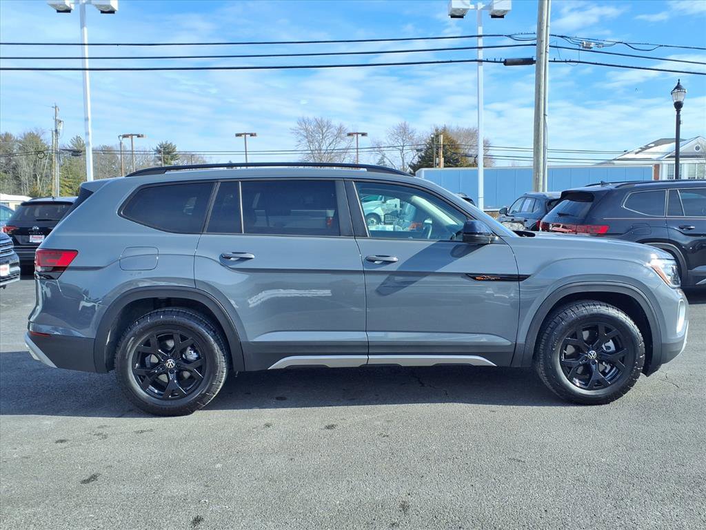 Certified 2025 Volkswagen Atlas Peak Edition SE image 2