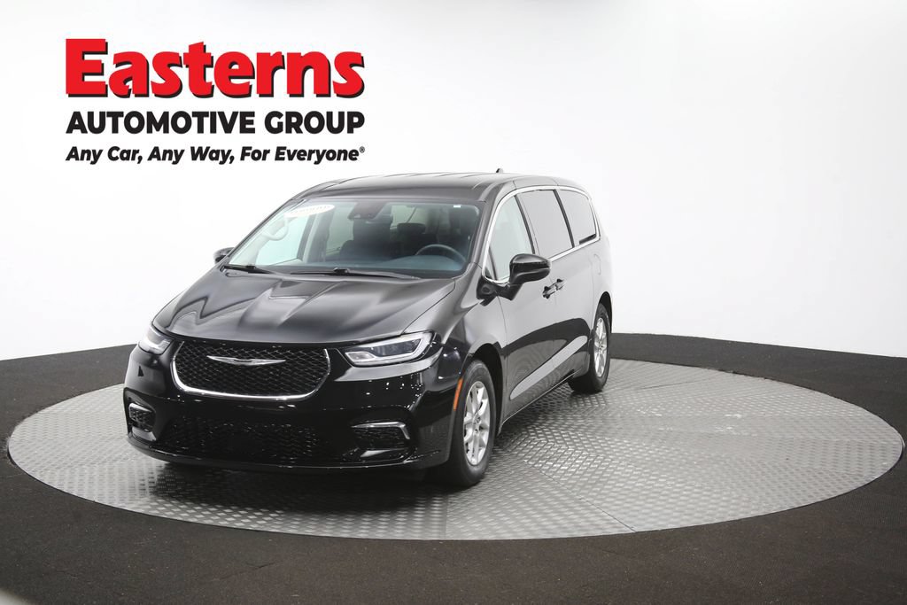 Used 2023 Chrysler Pacifica Touring-L FWD image 56