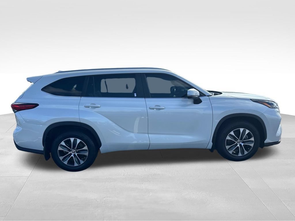 Used 2023 Toyota Highlander XLE FWD image 6