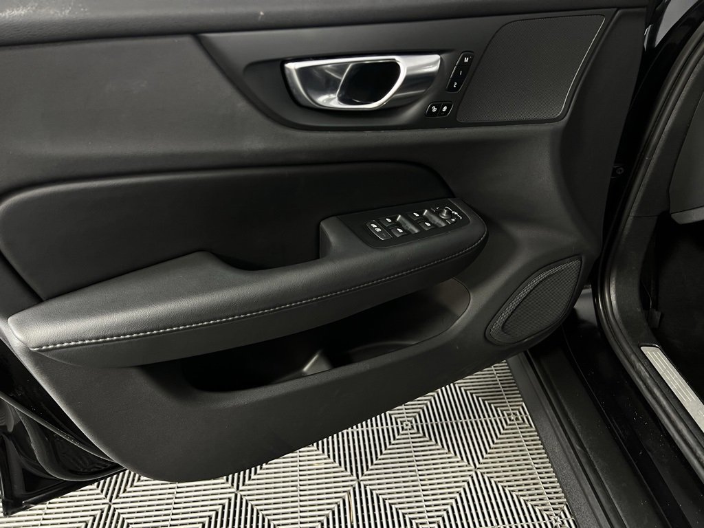 Used 2025 Volvo V60 B5 Cross Country Plus image 24