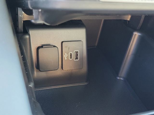 Used 2025 Ford Explorer Active w/ Active Comfort Package RWD image 9