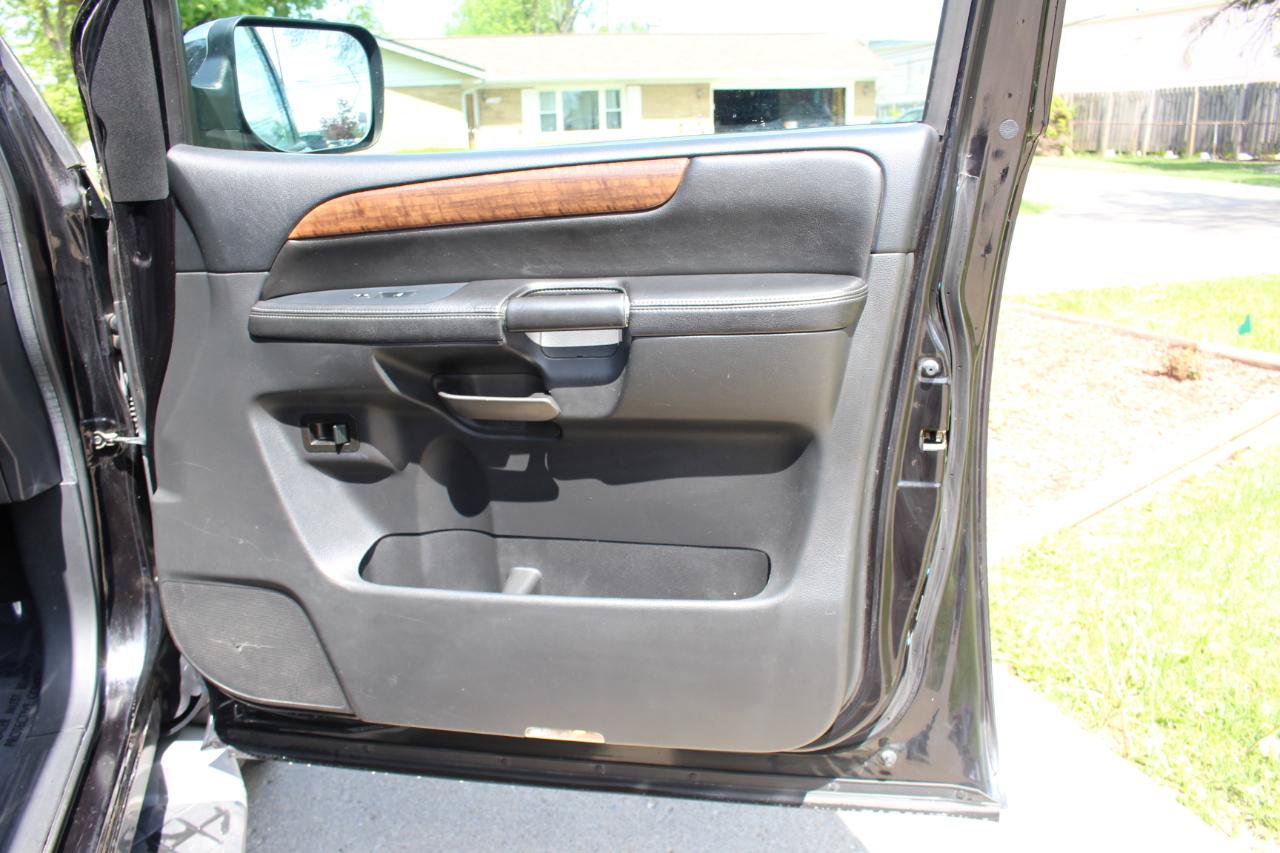 Used 2013 Nissan Armada Platinum AWD/4WD image 41