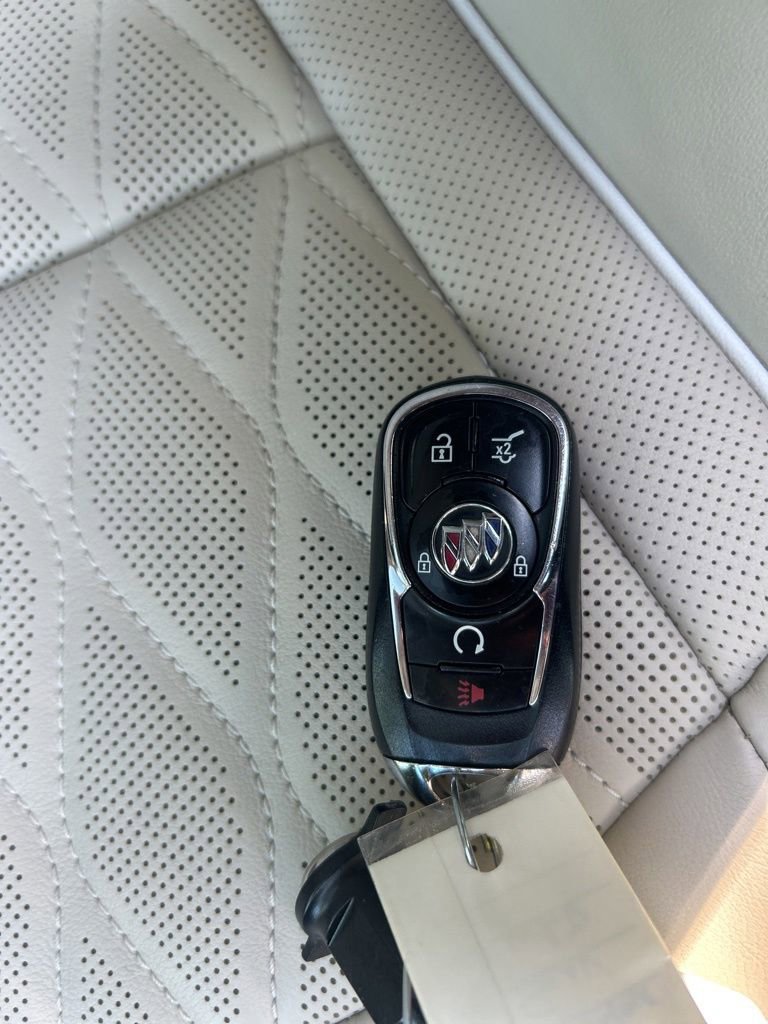 Used 2023 Buick Enclave Avenir AWD/4WD image 30