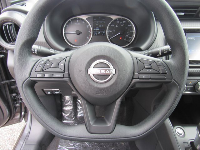 New 2025 Nissan Kicks Play S image 17