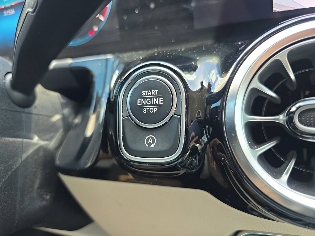 Certified 2022 Mercedes-Benz GLA 250 4MATIC image 26