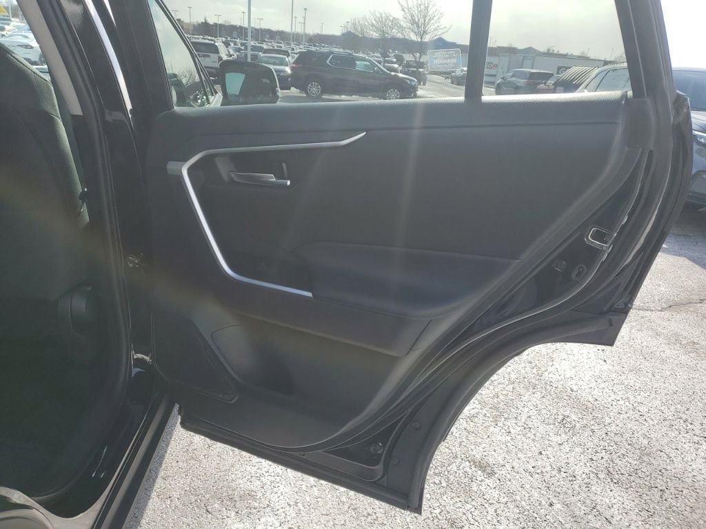 Used 2021 Toyota RAV4 XLE image 29