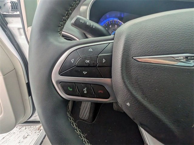 Used 2024 Chrysler Pacifica Touring-L image 18