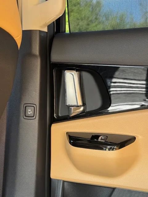 Used 2024 Kia Carnival EX image 29