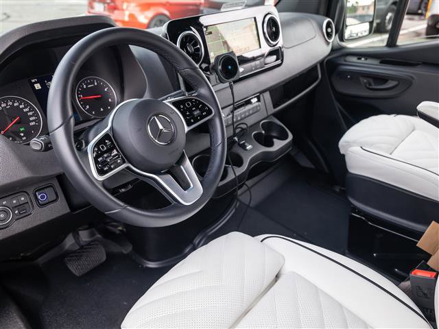 Used 2023 Mercedes-Benz Sprinter 3500 image 17