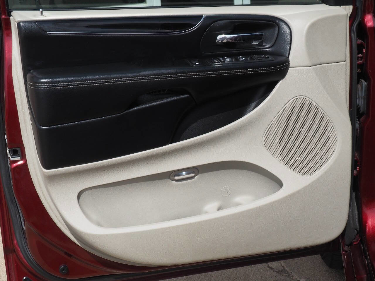 Used 2020 Dodge Grand Caravan SXT FWD image 10