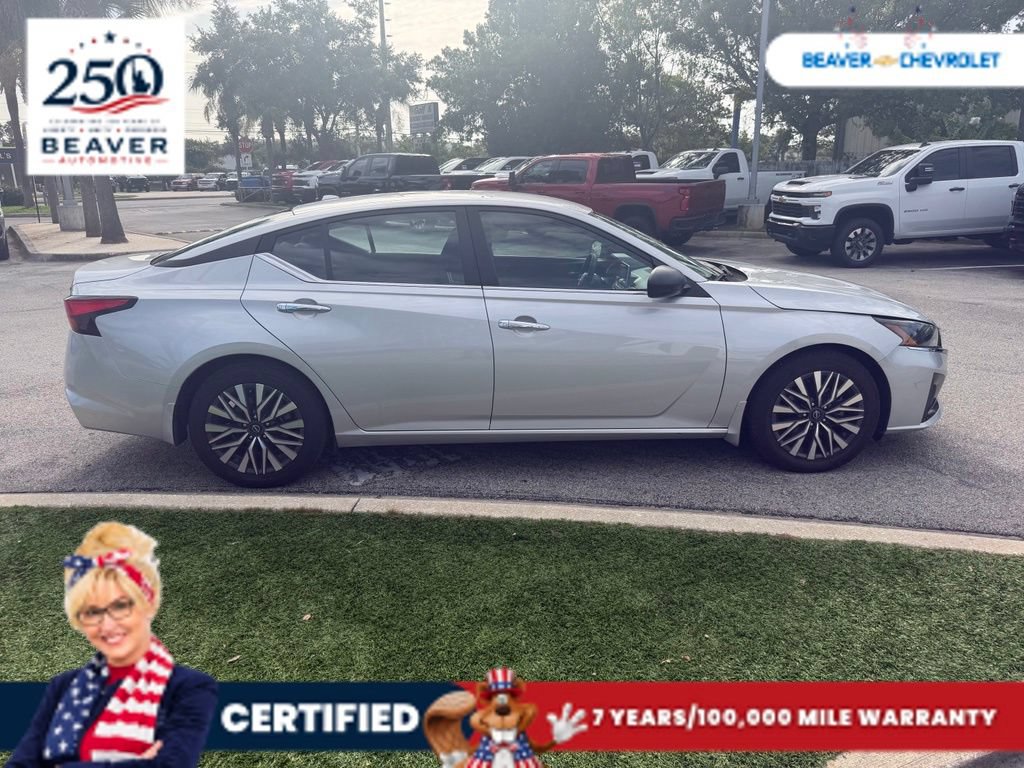 Used 2024 Nissan Altima 2.5 SV FWD image 3