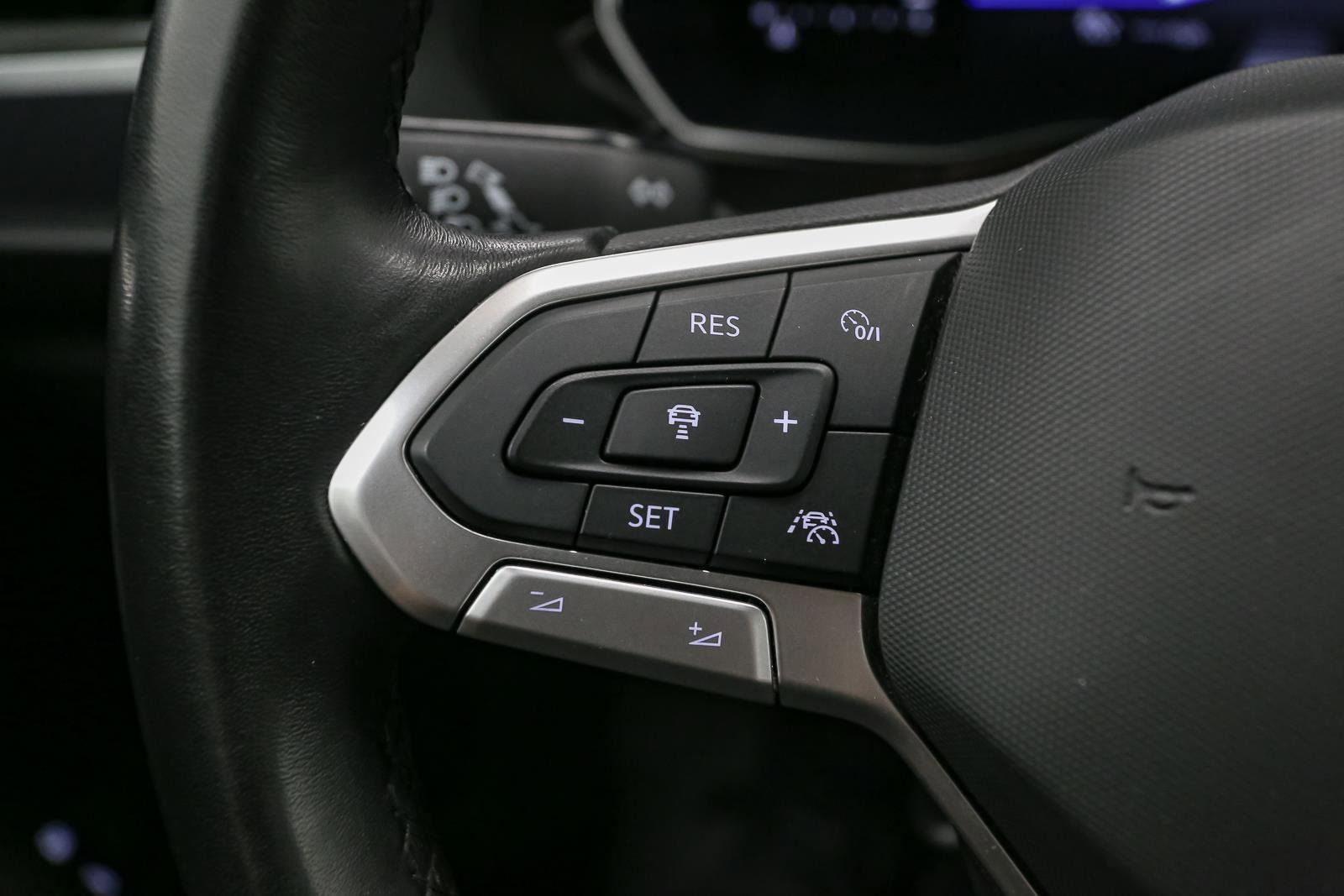 Certified 2022 Volkswagen Jetta SE FWD image 35