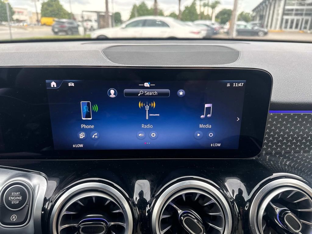 Used 2025 Mercedes-Benz GLB 250 image 24