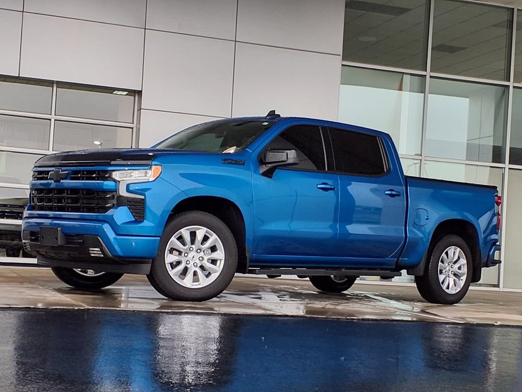 Used 2023 Chevrolet Silverado 1500 RST w/ Z71 Off-Road Package AWD/4WD image 2