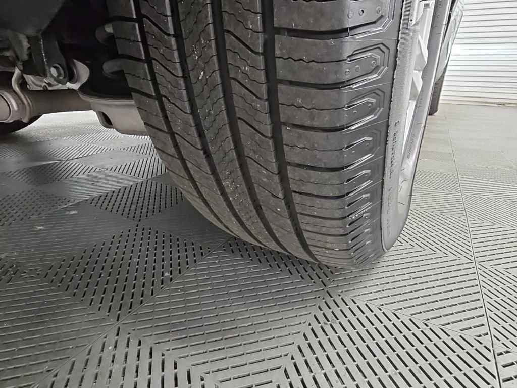 Used 2022 Ford Explorer XLT w/ Equipment Group 202A image 50