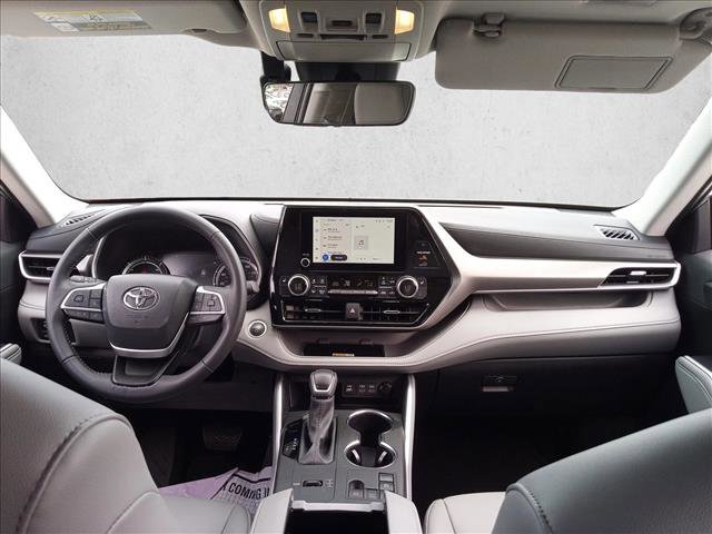 Used 2024 Toyota Highlander XLE FWD image 15