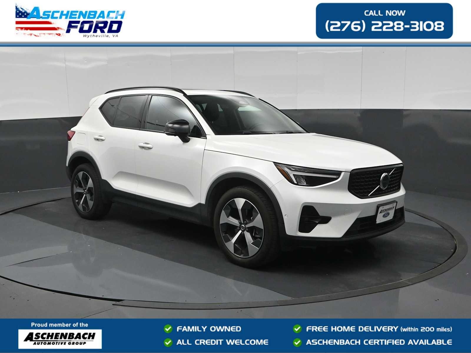 Used 2023 Volvo XC40 B4 Ultimate FWD image 1