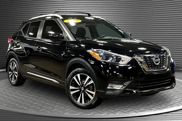 Used 2019 Nissan Kicks SR w/ Exterior Package FWD image 3