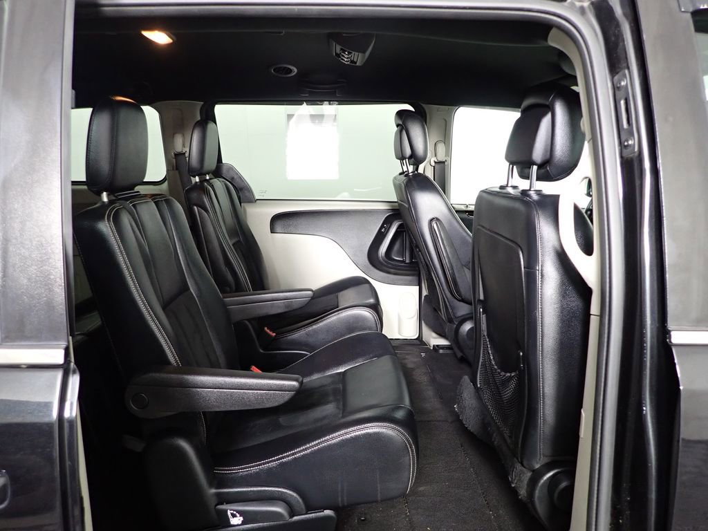 Used 2017 Dodge Grand Caravan SXT image 41