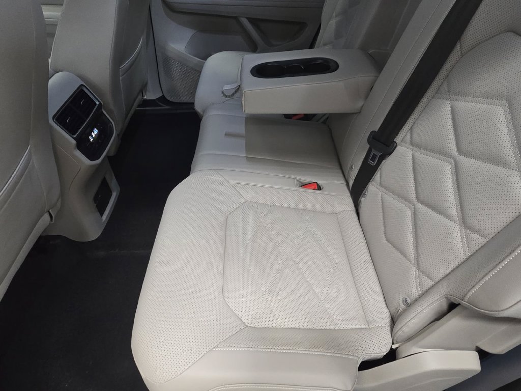 Used 2024 Volkswagen Atlas SE FWD image 24