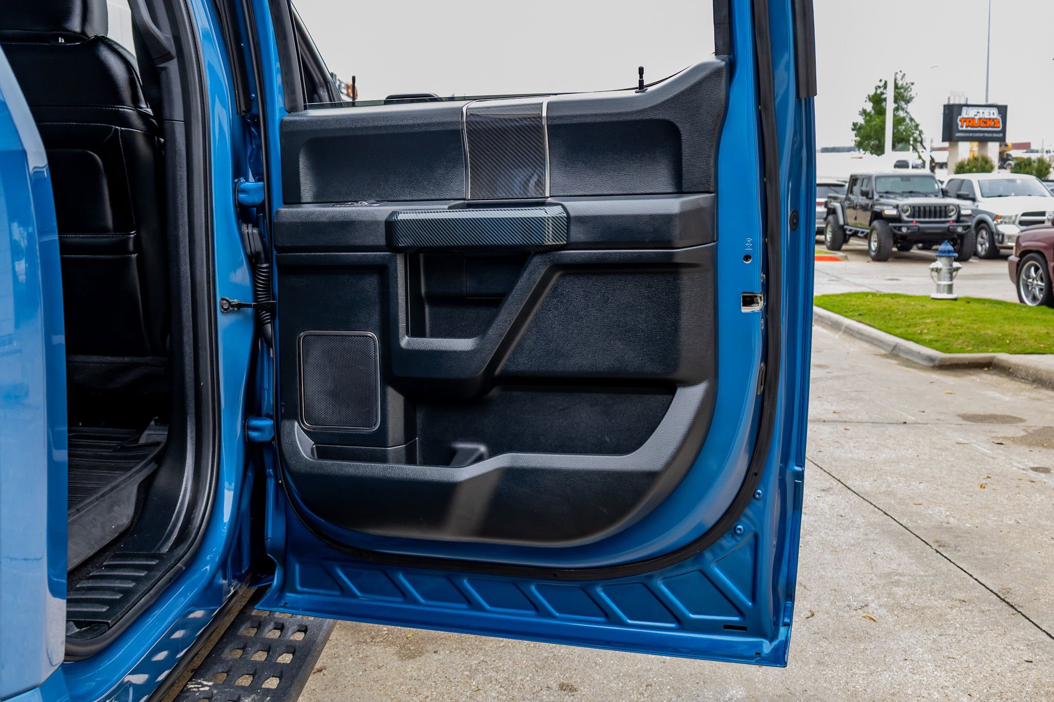 Used 2019 Ford F150 Raptor w/ Equipment Group 802A Luxury AWD/4WD image 39