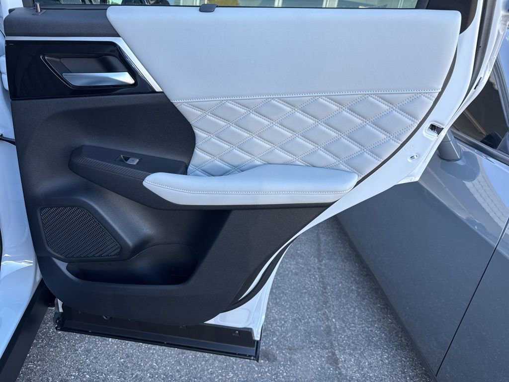 New 2025 Mitsubishi Outlander SEL image 30