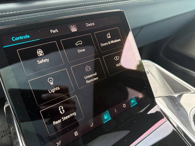 Used 2025 Cadillac Escalade IQ Luxury 2 w/ LPO, Premium Carpet Package AWD/4WD image 19