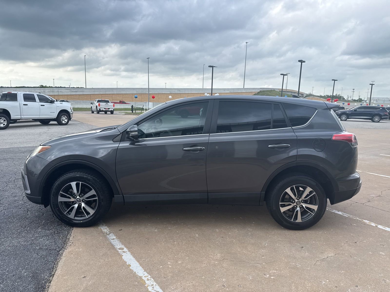 Used 2018 Toyota RAV4 XLE FWD image 6