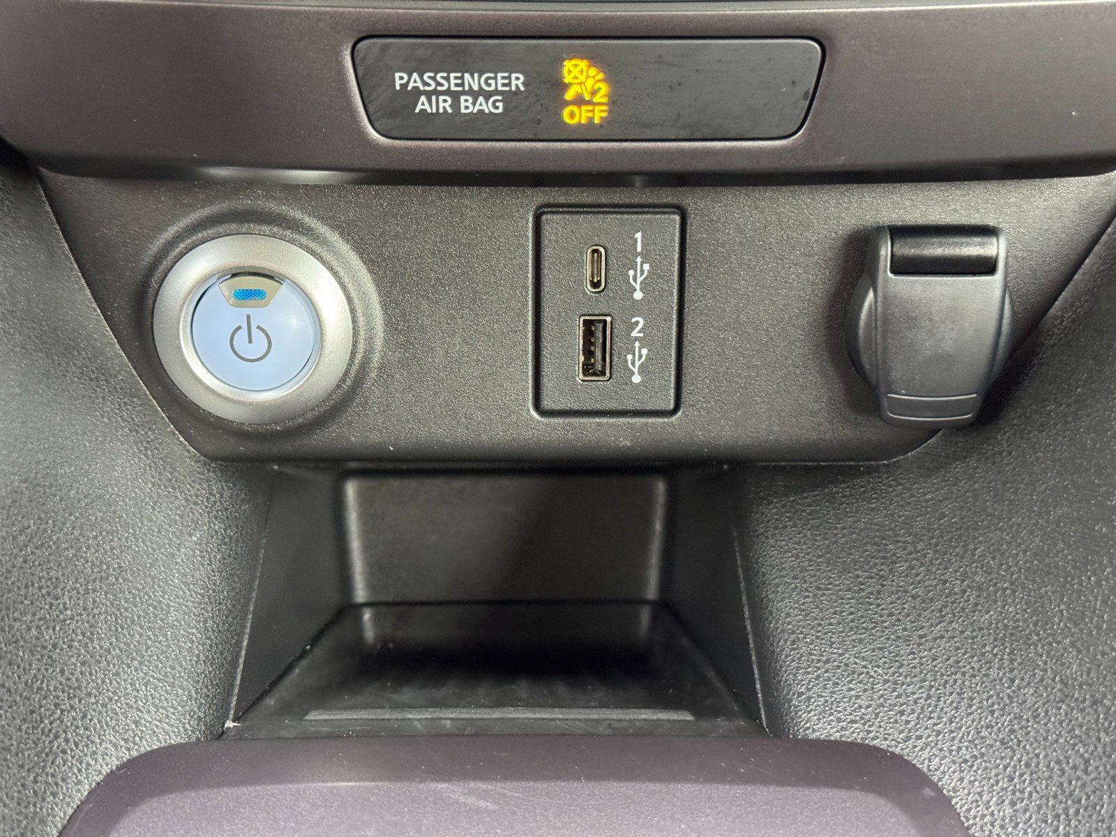 Used 2025 Nissan Leaf S image 25