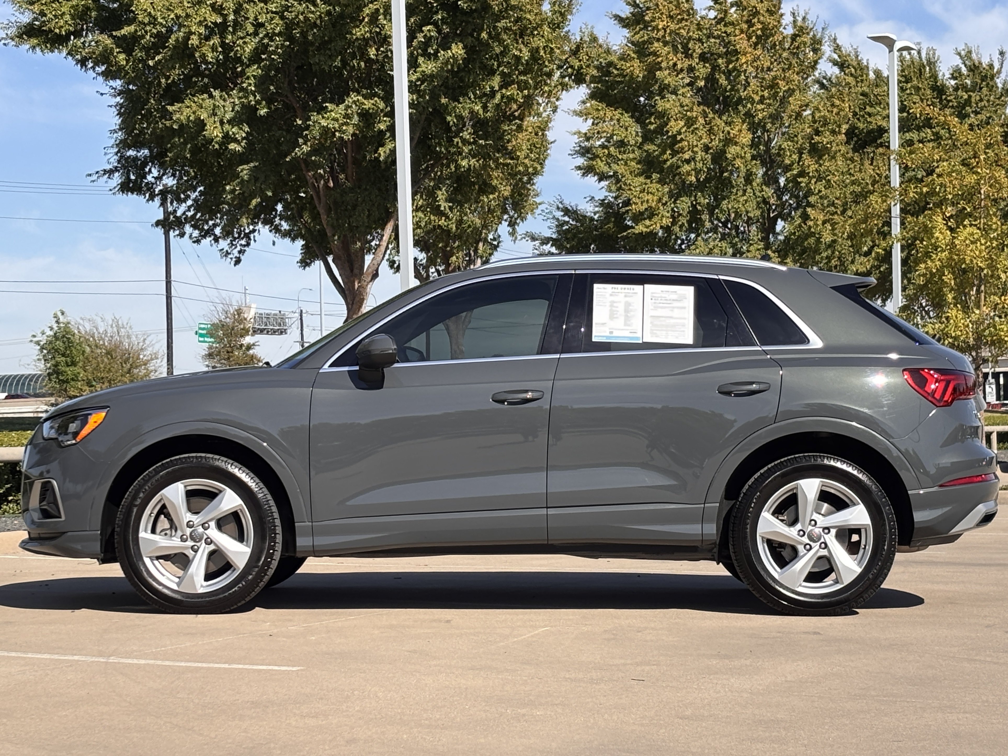 Used 2020 Audi Q3 2.0T Premium AWD/4WD image 2