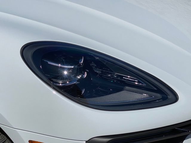 Certified 2025 Porsche Macan AWD/4WD image 31