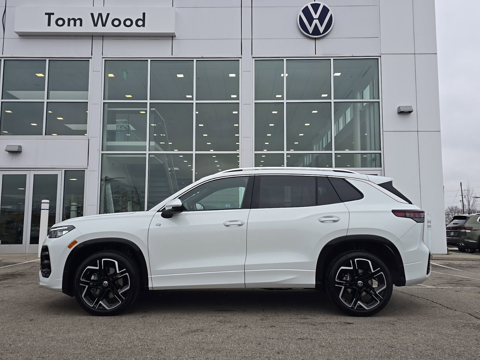 Certified 2026 Volkswagen Tiguan SEL R-Line AWD/4WD image 7