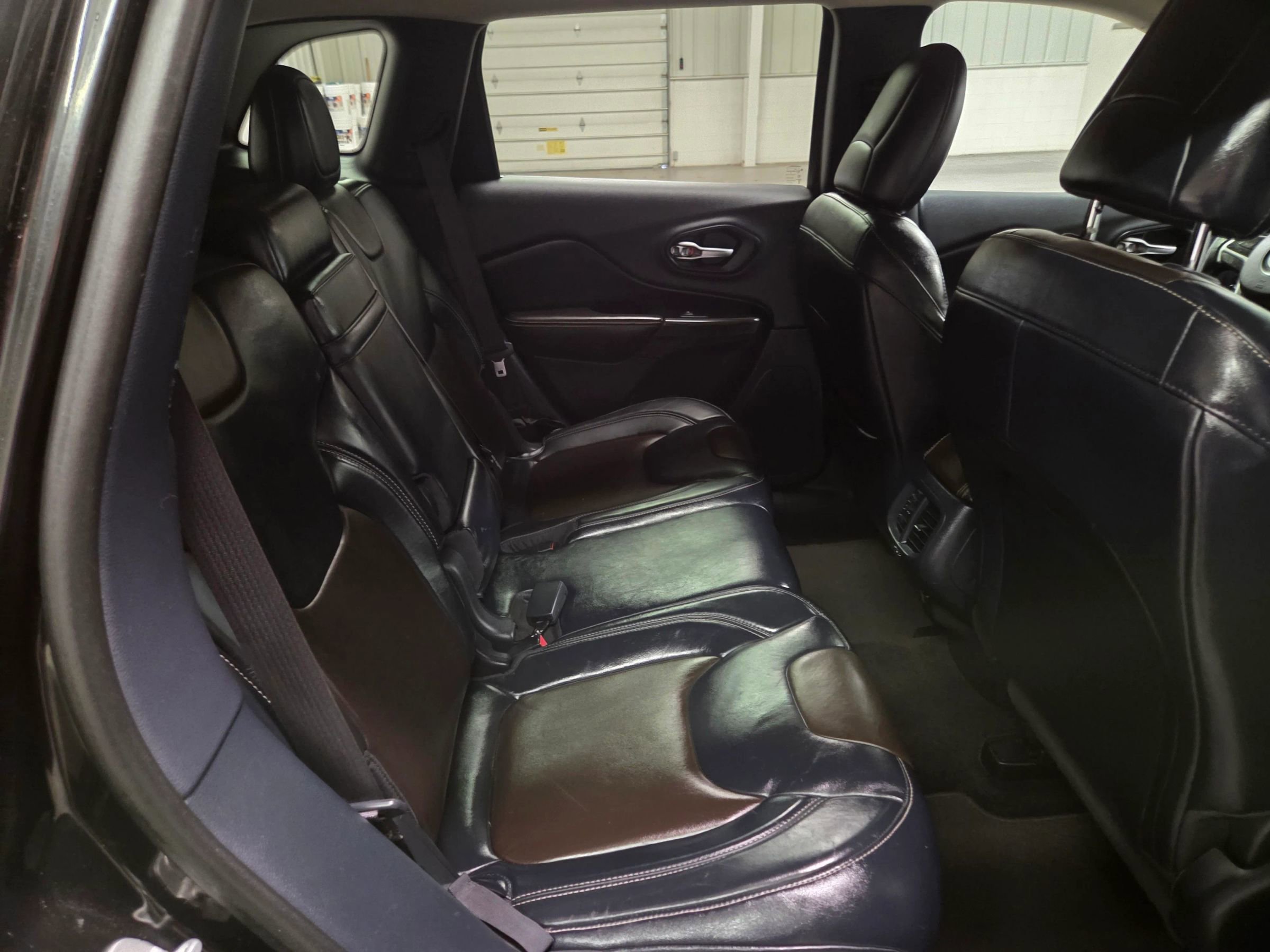 Used 2014 Jeep Cherokee Limited image 32