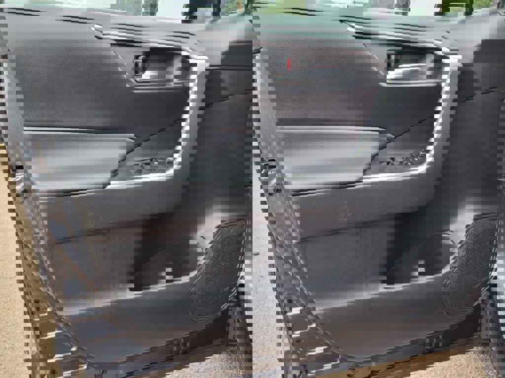 Used 2021 Toyota RAV4 XLE image 14