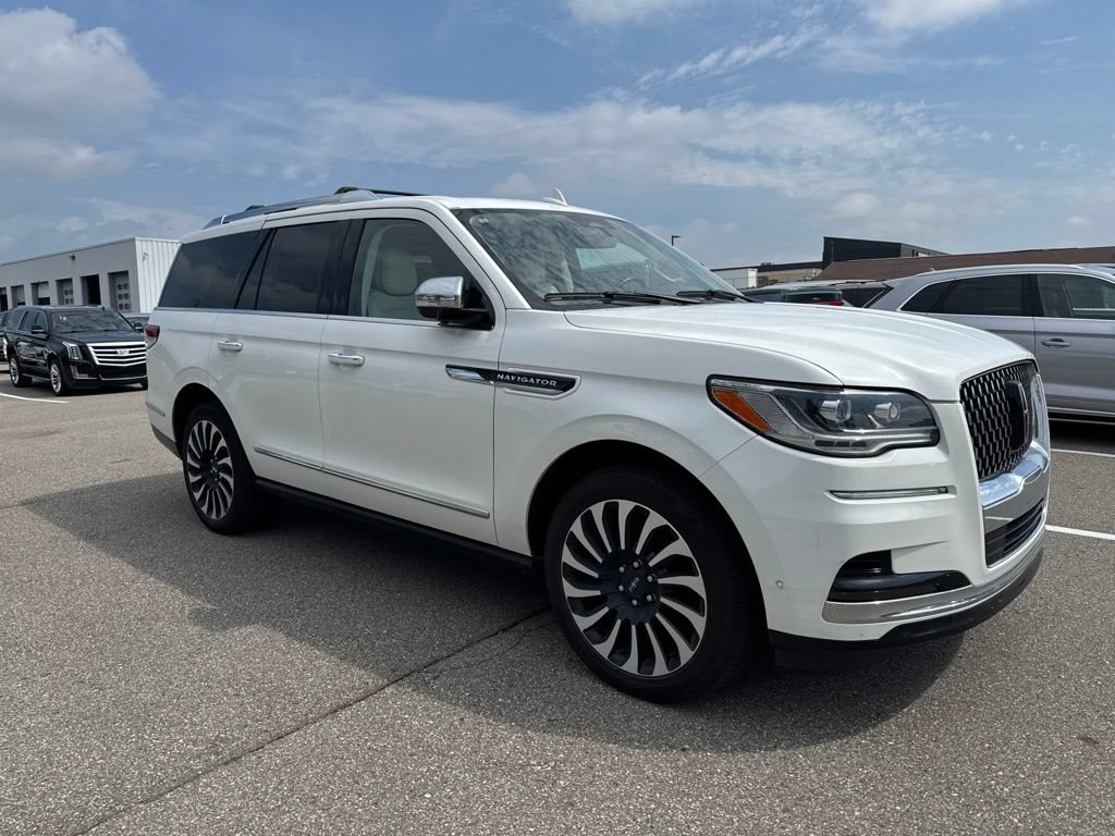 Used 2023 Lincoln Navigator Black Label AWD/4WD image 7
