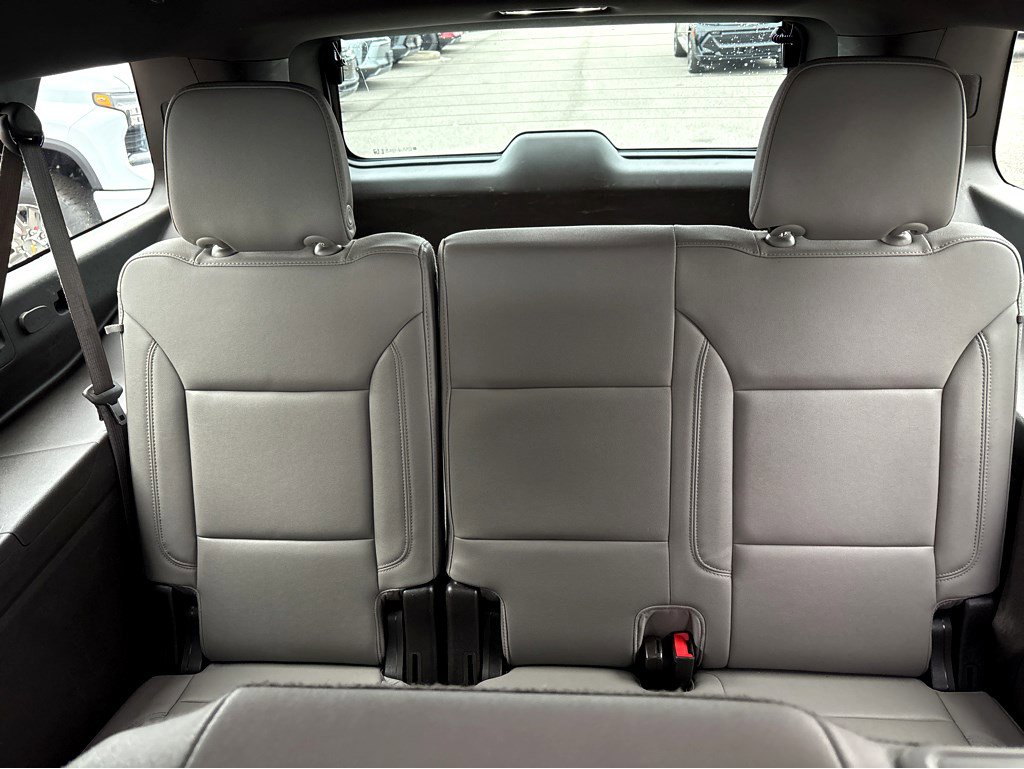 Used 2024 Chevrolet Suburban LT image 27