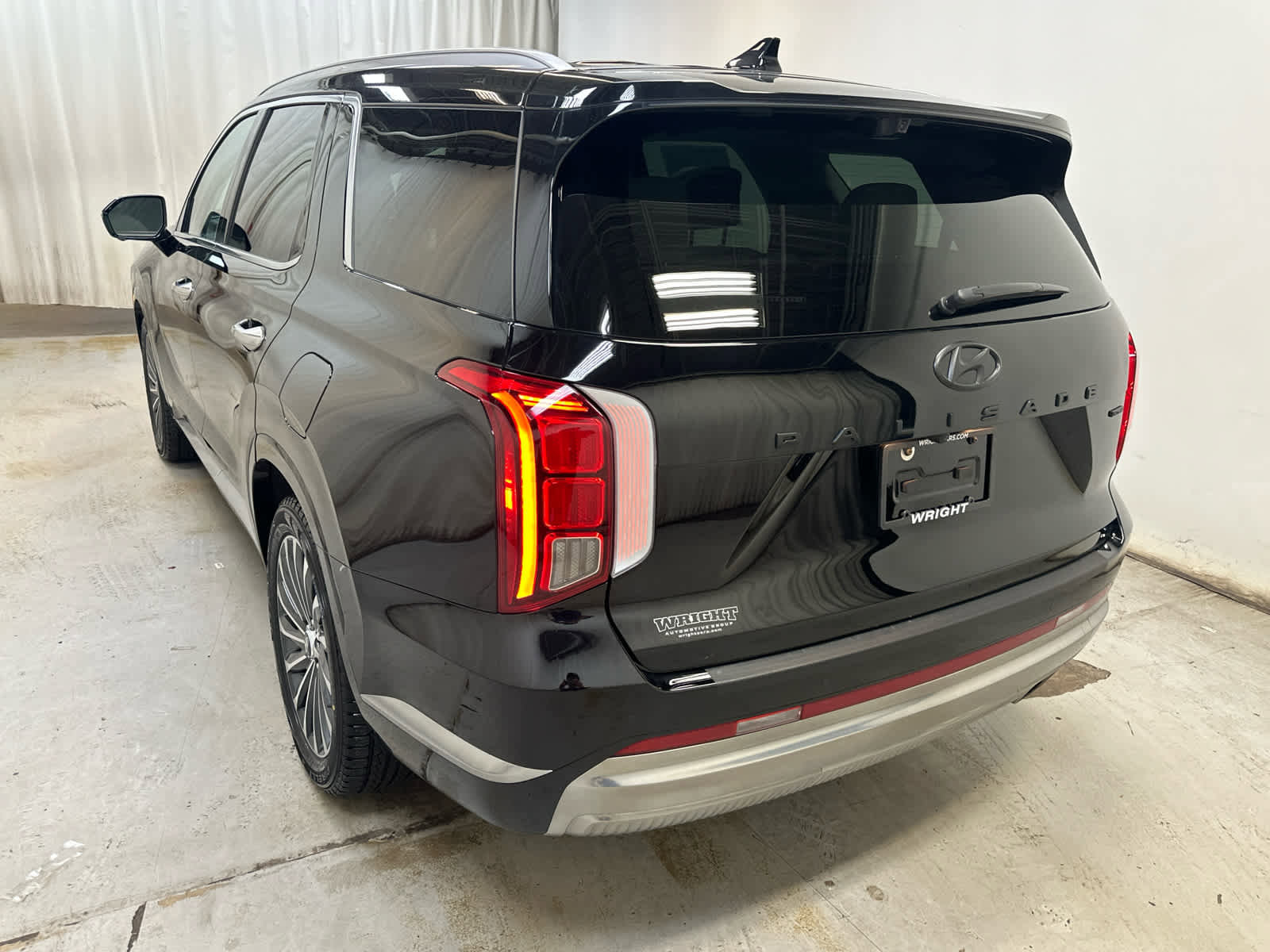 Used 2025 Hyundai Palisade Calligraphy AWD/4WD image 2