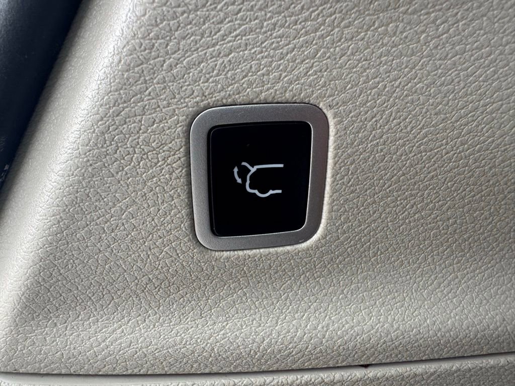 Used 2022 Chrysler Pacifica Touring-L image 37