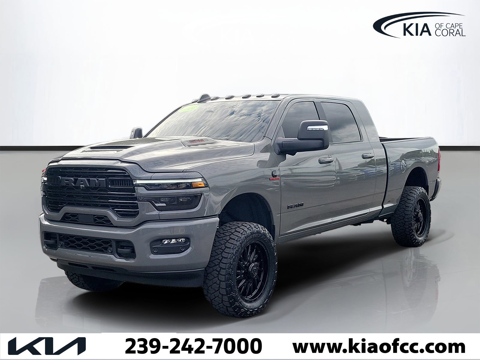 Used 2026 RAM 2500 Laramie AWD/4WD image 3