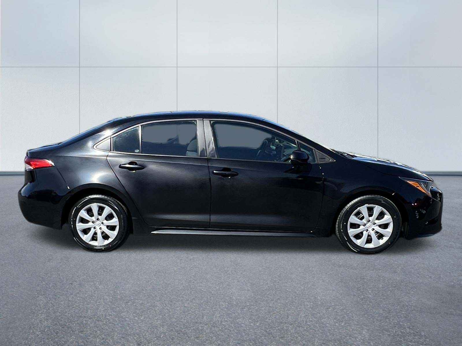 Used 2025 Toyota Corolla LE FWD image 7