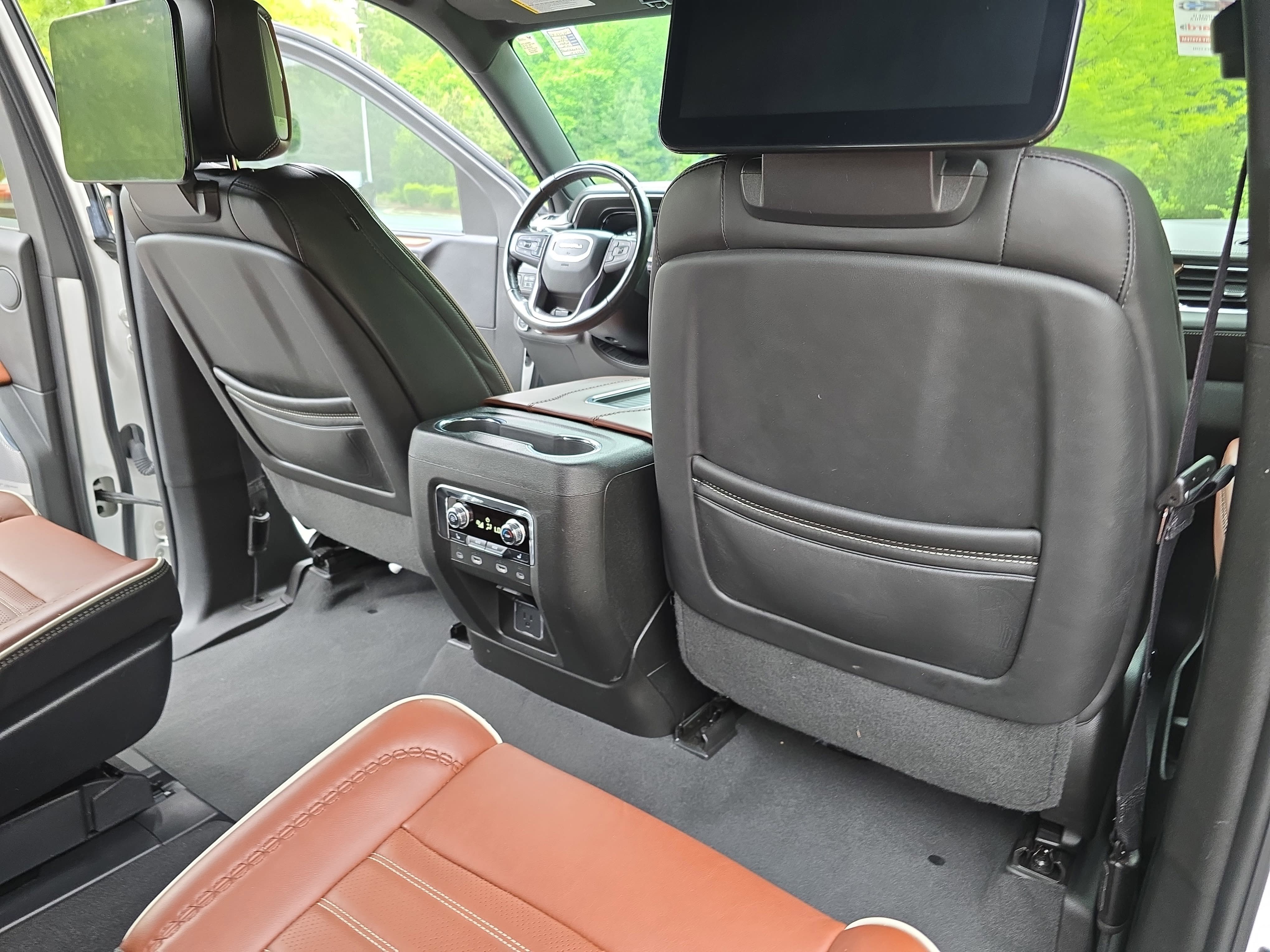 Used 2023 GMC Yukon XL Denali Ultimate AWD/4WD image 11