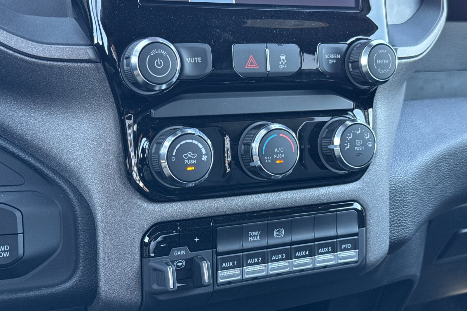 New 2026 RAM 5500 Tradesman w/ Chrome Appearance Group AWD/4WD image 18