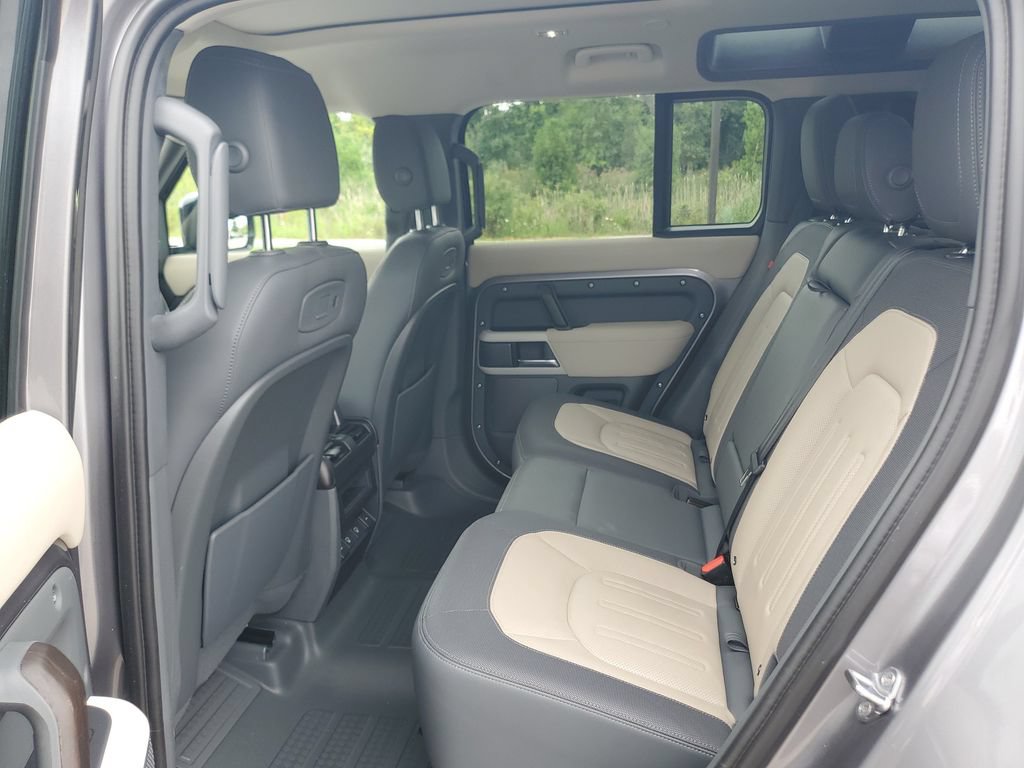 Used 2022 Land Rover Defender 110 X-Dynamic SE AWD/4WD image 26