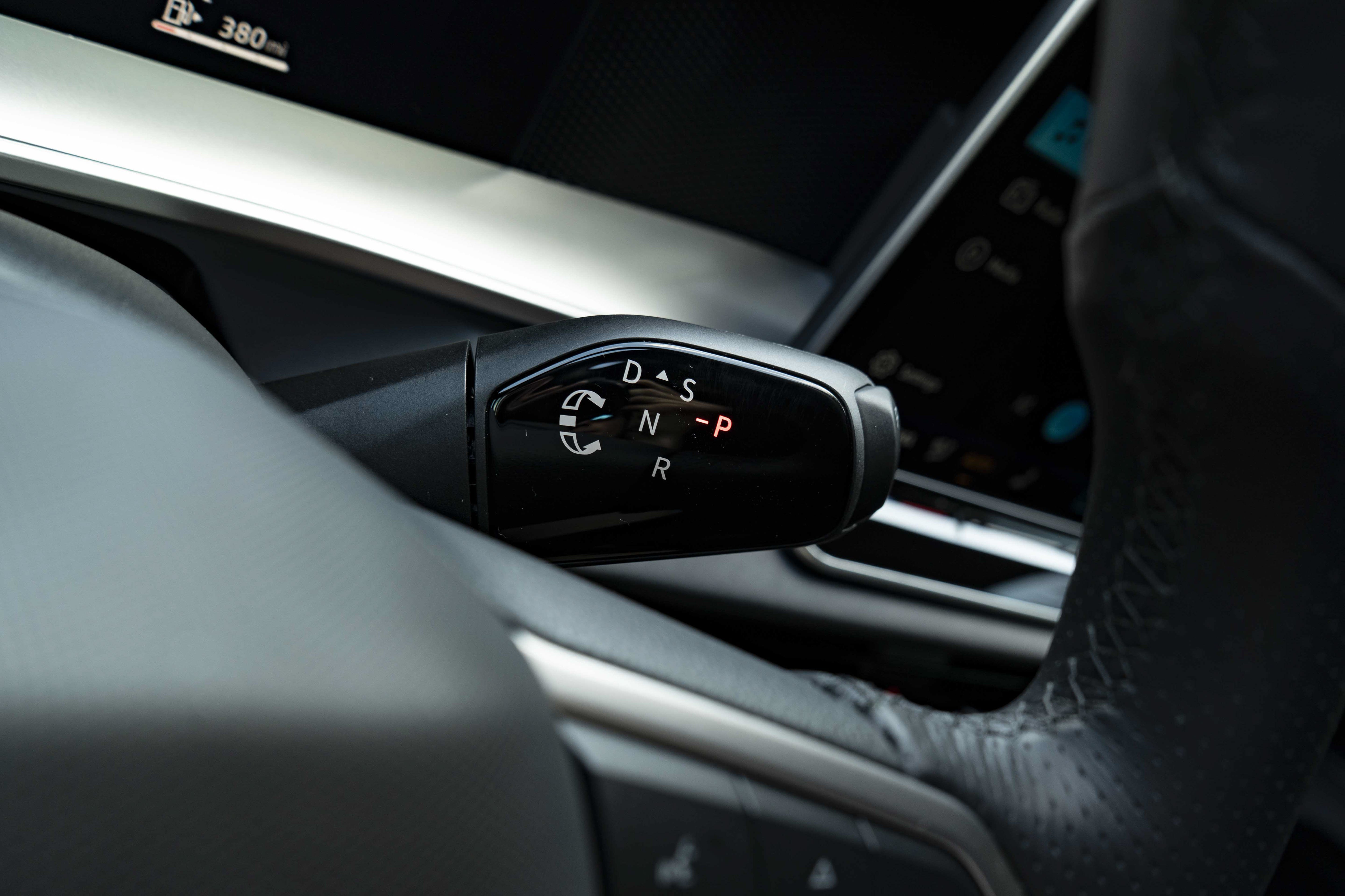 Certified 2026 Volkswagen Tiguan SE R-Line FWD image 23
