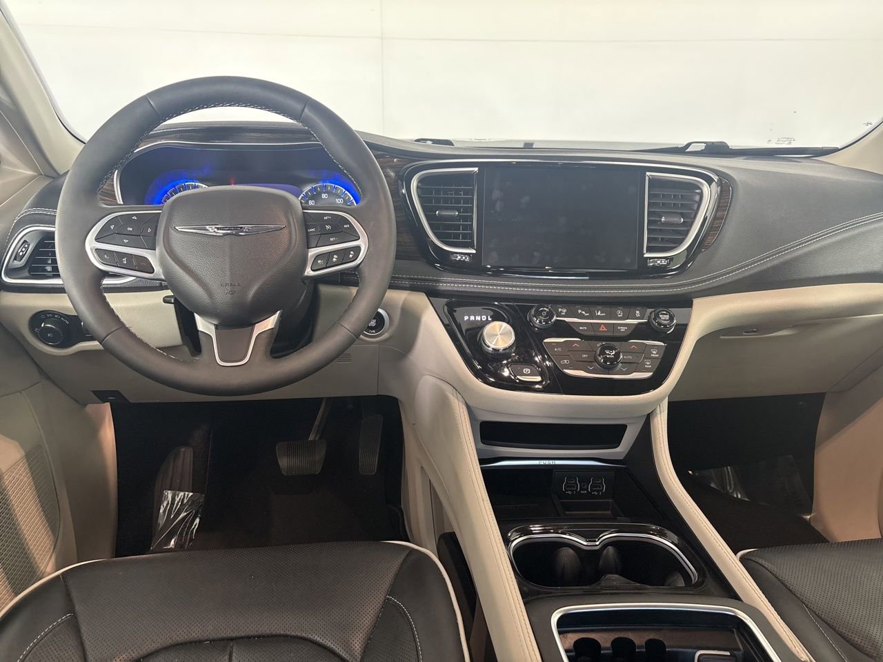 Used 2023 Chrysler Pacifica Limited image 27